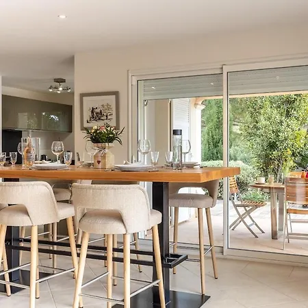 Du Pin 4 With Swimming Pool And Landscaped Garden *