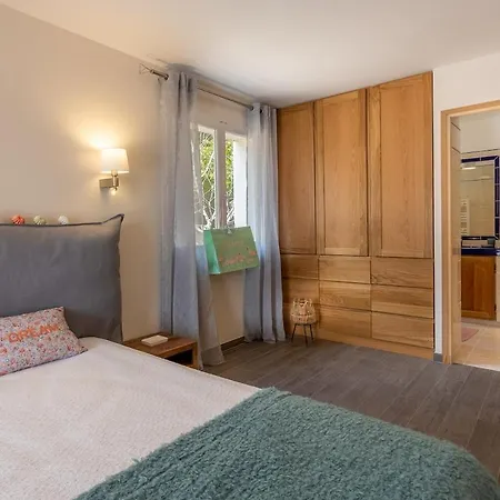 Villa Du Pin 4 With Swimming Pool And Landscaped Garden *