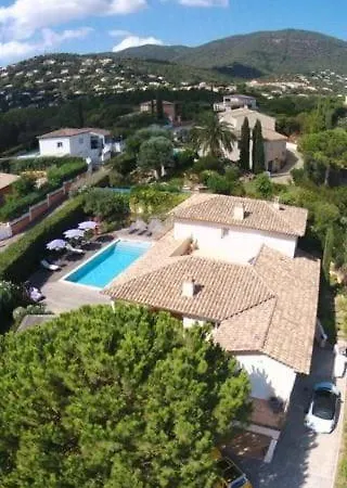 Villa Du Pin 4 With Swimming Pool And Landscaped Garden